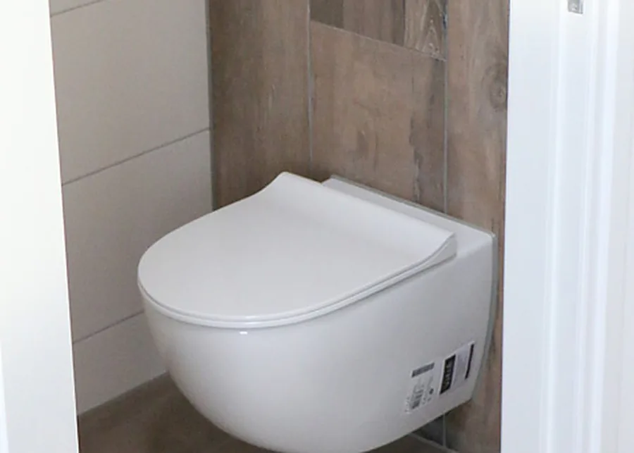 Toilet en badkamer in Emst